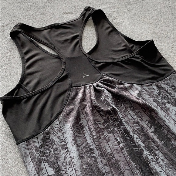 Aspire Razorback workout tank - Picture 6 of 7